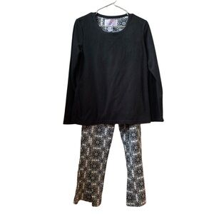 GOODNIGHT KISS Women’s Black and White Print Fleece Pajama Set